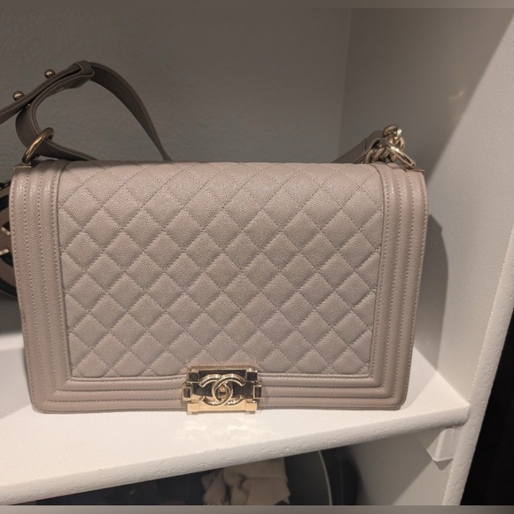 CHANEL Caviar Quilted New Medium Boy Flap in Beige - Picture 3 of 8